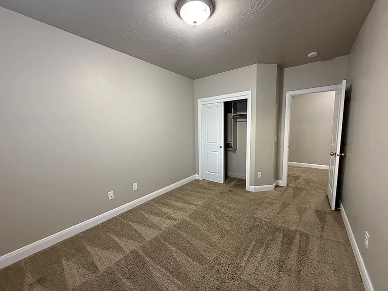 469 E Barcelona Dr — Photo 28