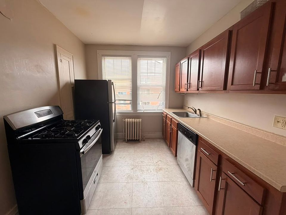 1st image of 405 Main St APT 12