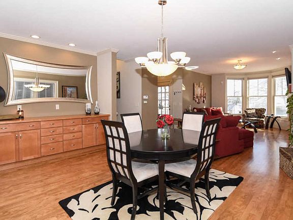 4th image of 126 W Reservoir Ave #105
