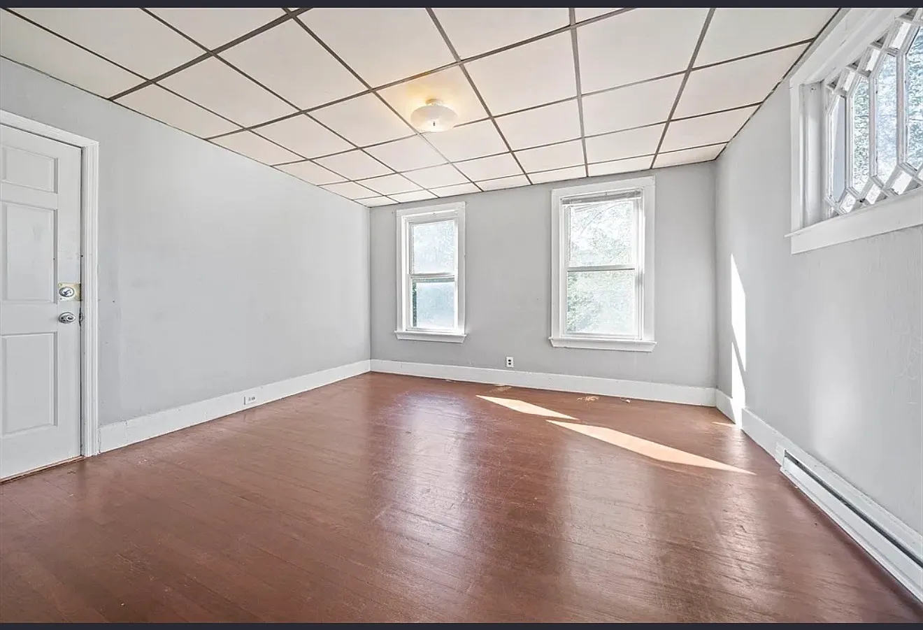3 bed, 1100 sqft, $2,300 — Photo 3