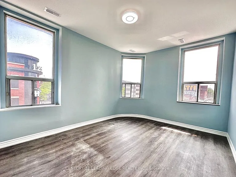 113 James St N #306 — Photo 6