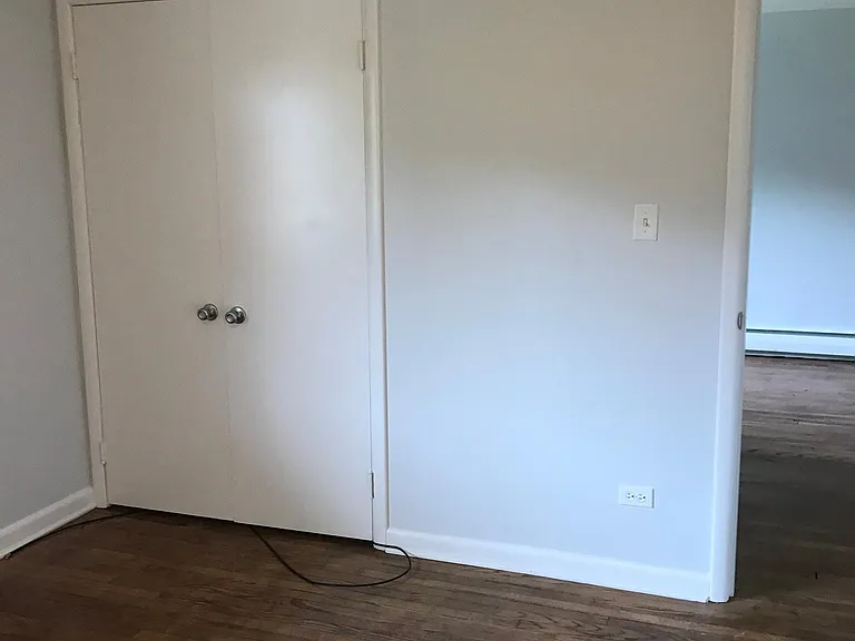 Bedroom closet1