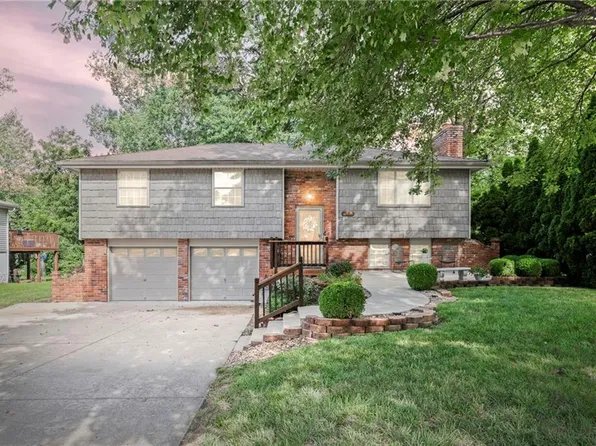 1332 Park Ln, Liberty, MO 64068