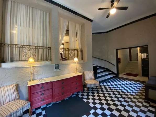 Cambridge, 4917 McPherson Ave #109, Saint Louis, MO 63108