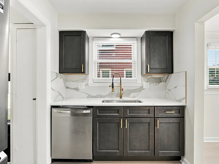 427 N Waverly St — Photo 24