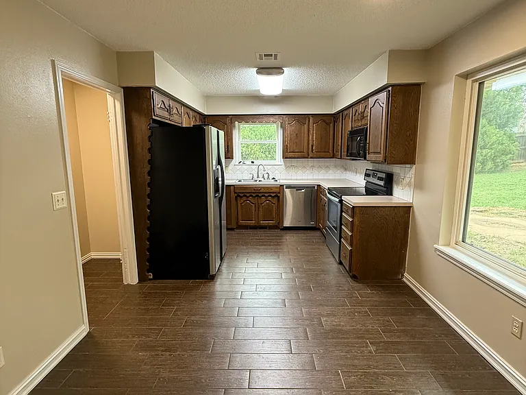 1623 E McElroy Pl — Photo 3