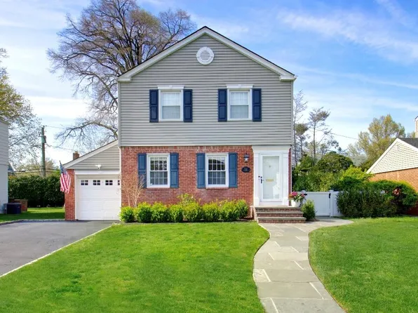 111 Willow Street, Garden City, NY 11530