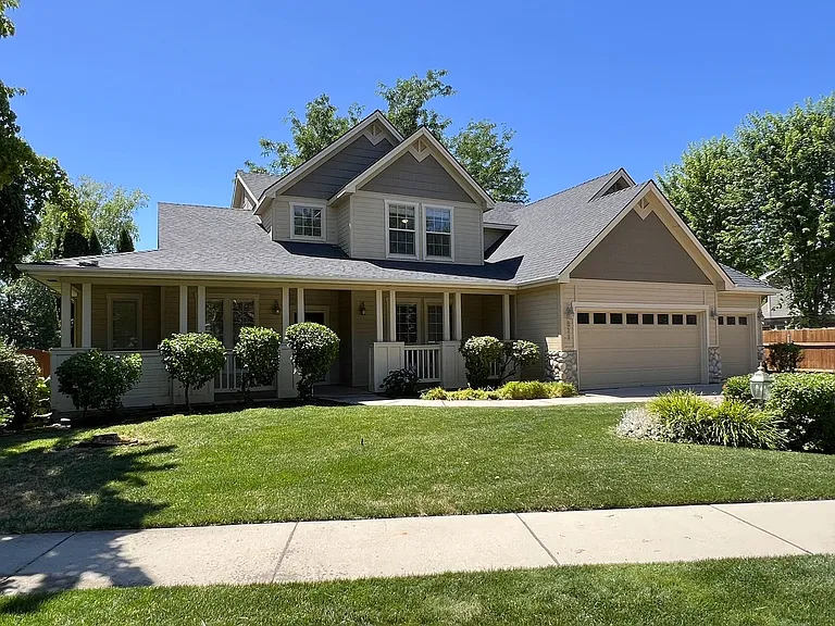 811 E Knoll Ct — Photo 1