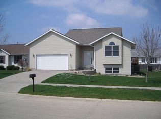 718 Ashford Dr NE, Cedar Rapids, IA 52402