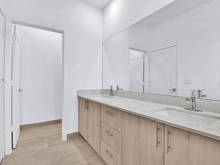 4074 Highland Oaks Dr — Photo 15