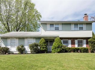 6099 Fairway Ln, Allentown, PA 18106
