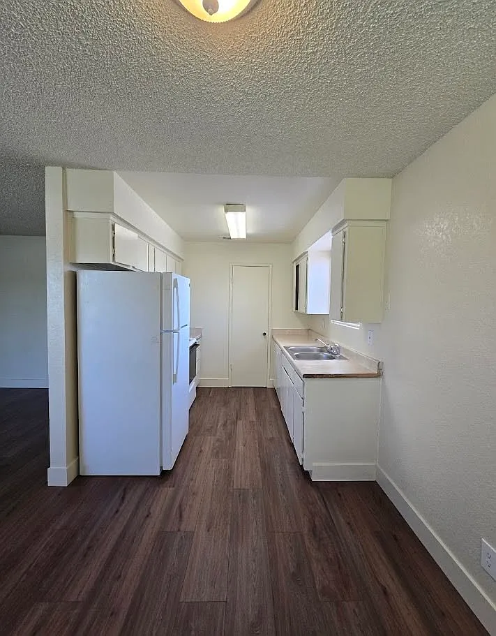 3 bed, 1050 sqft, $1,695 — Photo 4