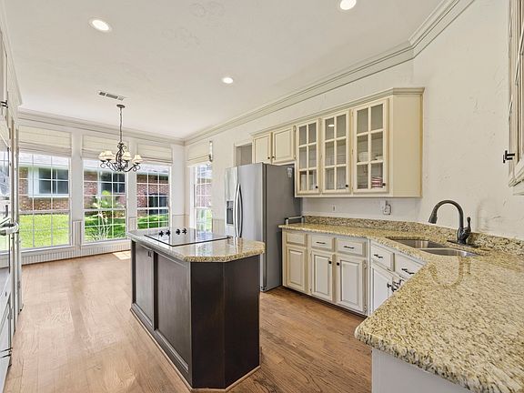 5th image of 2958 Oak Dr