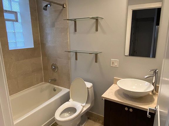 4th image of 1450 W Thorndale Ave APT 1S