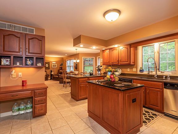 5th image of 2349 E Linden Hill Dr