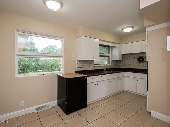 4th image of 281 Kublick Dr