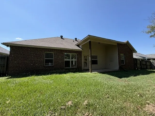 631 Huntington Dr. - 1 — Photo 2