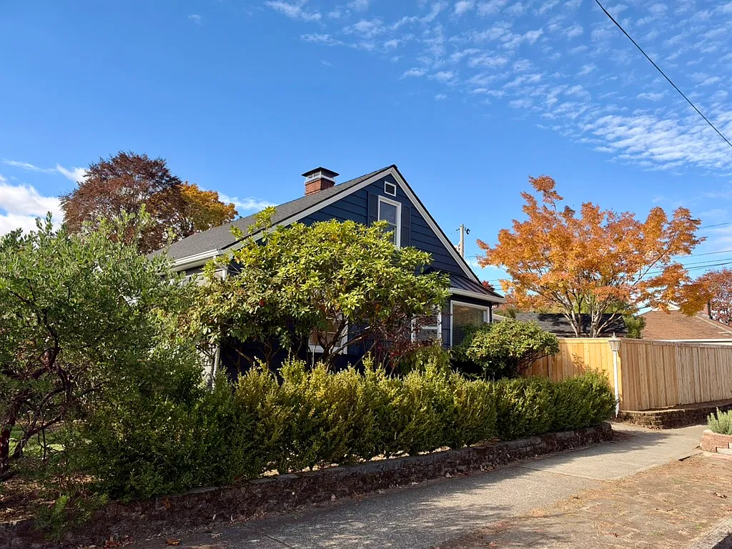 3 bed, 2520 sqft, $3,500 — Photo 2