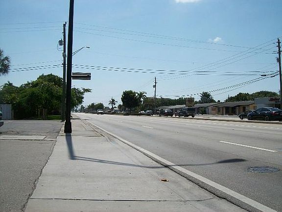 3rd image of 803 W Oakland Park Blvd APT A2