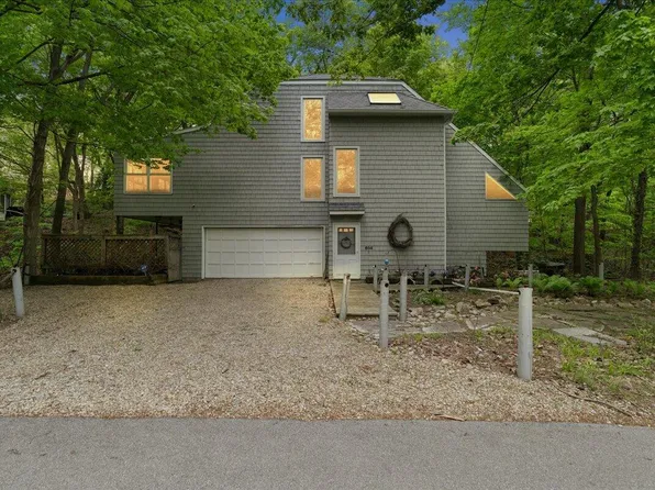 604 Pine Ln, Sawyer, MI 49125