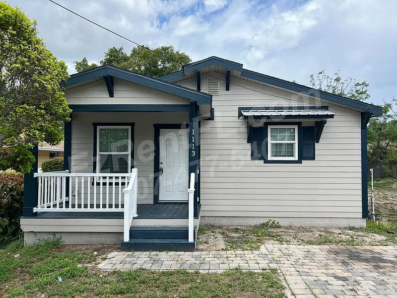 3 bed, 2.0 bath, 1304 sqft, $2,480 — Photo 2
