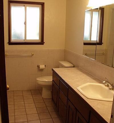 4th image of 3735 Lee Dr NE
