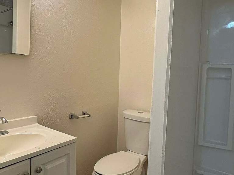 2815 Merriam Ln #12 — Photo 5