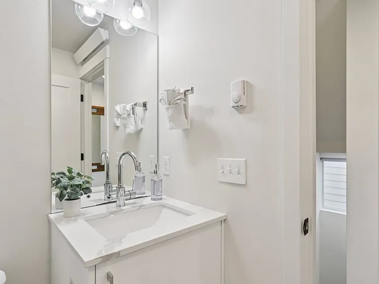 71 W Dravus St — Photo 10