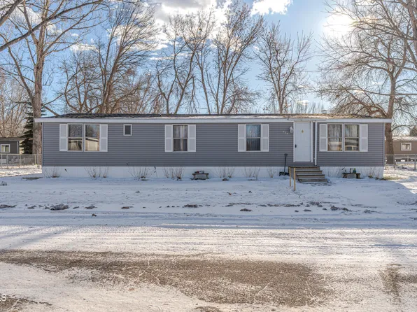 454 Piccadilly Cir, Bismarck, ND 58504