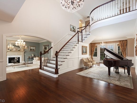 3rd image of 25 Tall Timber Ln