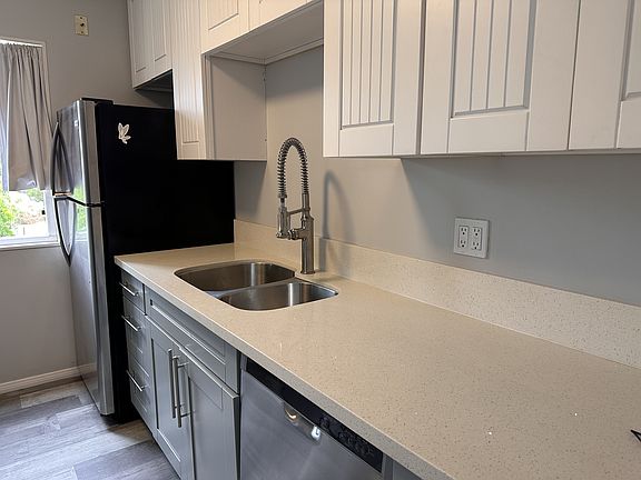 3rd image of 3826 Swift Ave