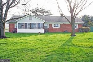 5th image of 1422 Lancaster Rd