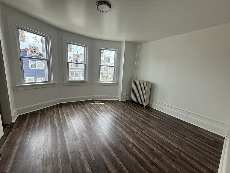 2021 Grant Ave — Photo 9