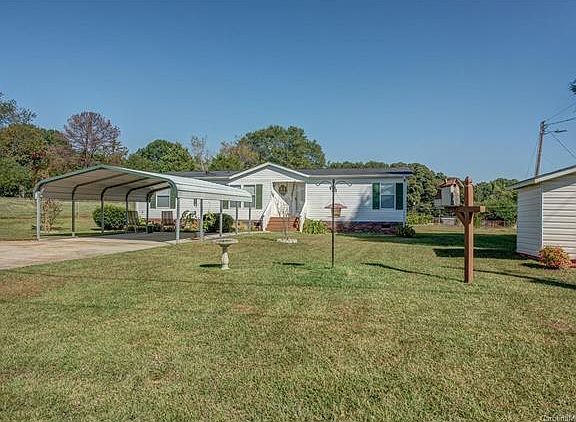 3rd image of 3304 Scott Dr