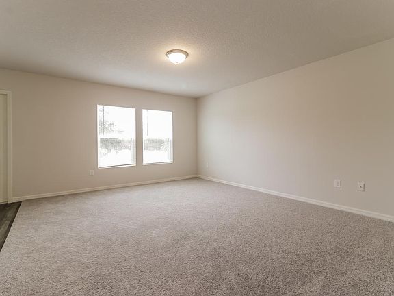 3rd image of 231 Hyacinth Ct