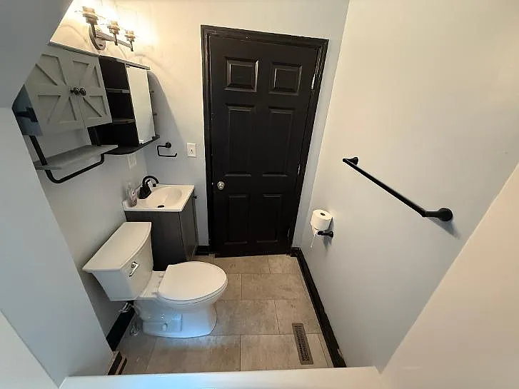 923 Sherburne Ave #1 — Photo 5