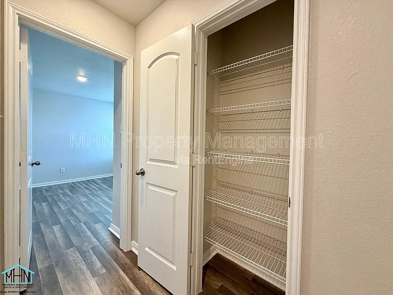 10950 Chippewa Trce — Photo 22