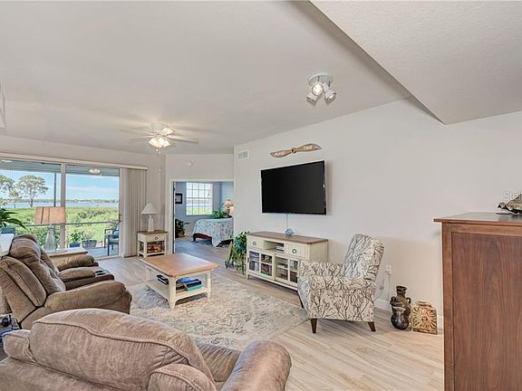 5th image of 4608 Club Dr #C