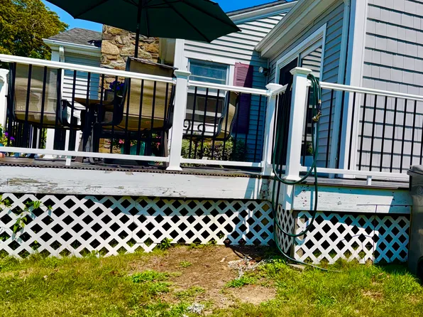 251 Browns Ln #A, Middletown, RI 02842