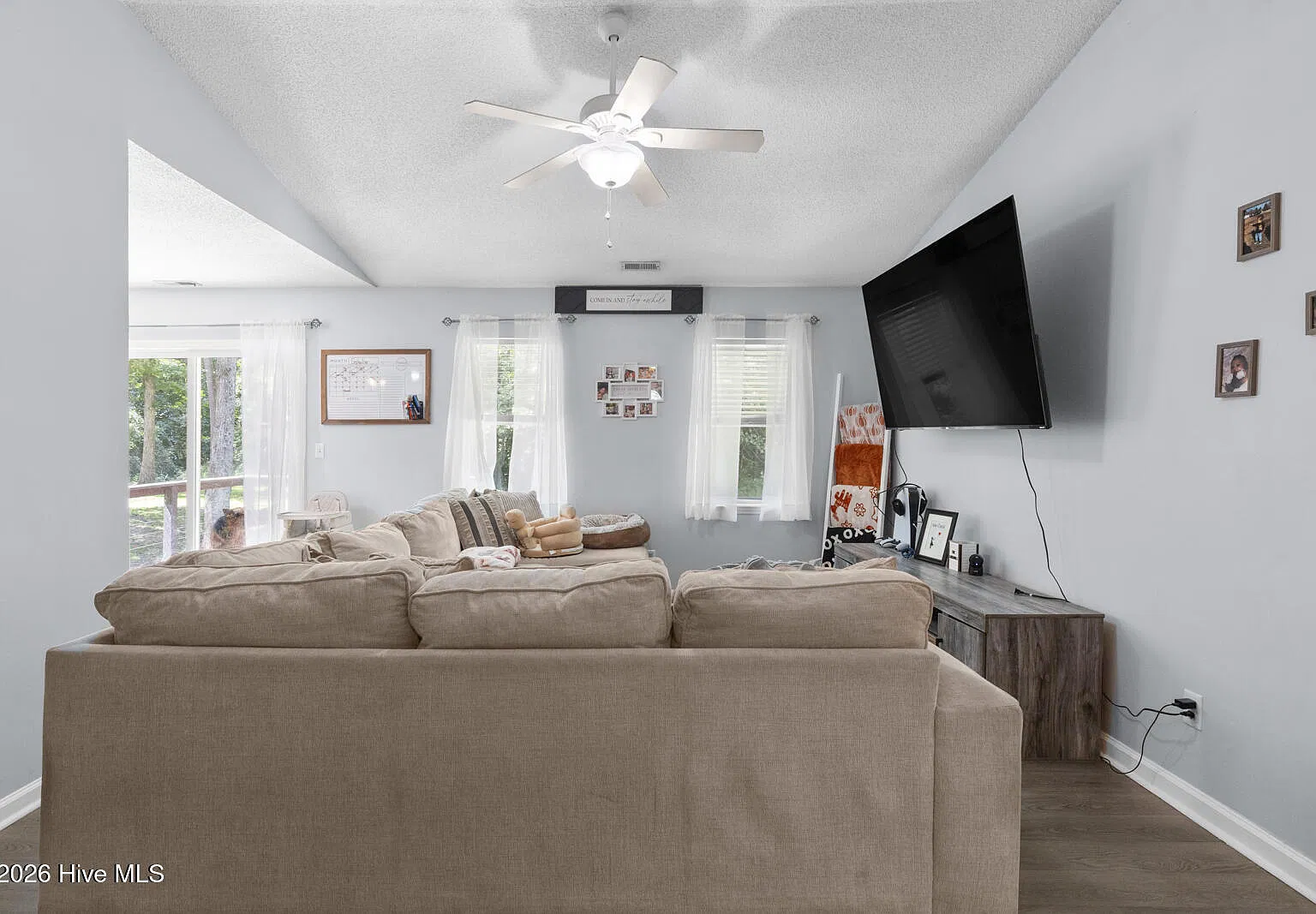 3 bed, 2.0 bath, 1240 sqft, $1,800 — Photo 4