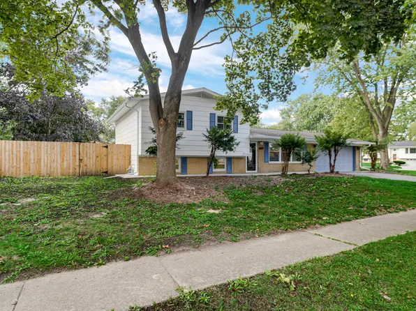 7180 Edgebrook Ln, Hanover Park, IL 60133