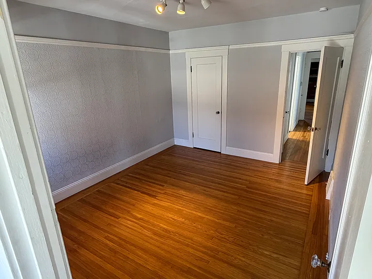 35 Majestic Ave — Photo 9