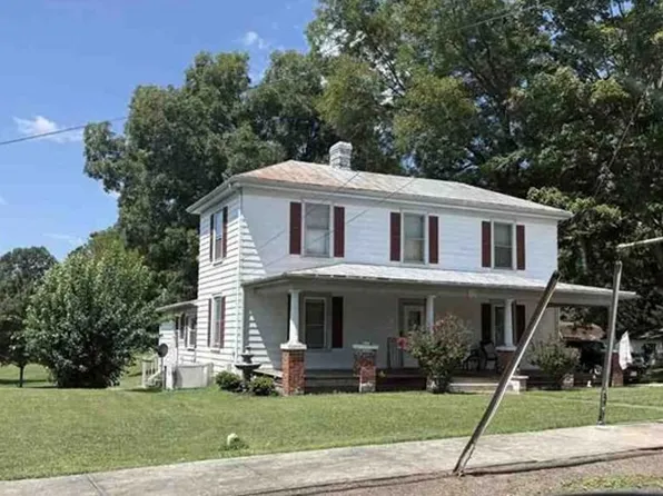 115 Music St S, Gretna, VA 24557