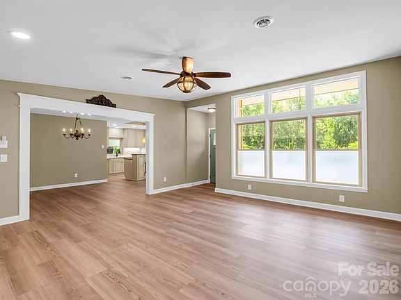 3rd image of 44 Jervey Rd APT 4C