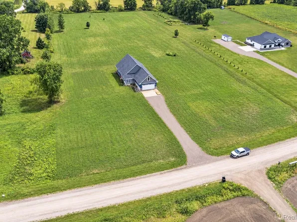 1515 Ashley Ln, Allenton, MI 48002