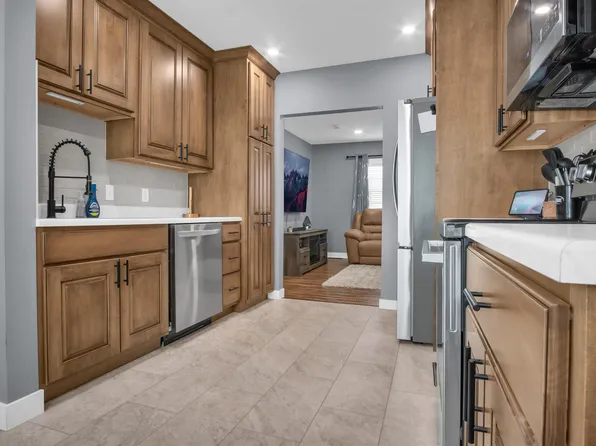 1019 Hancock St, Holdrege, NE 68949