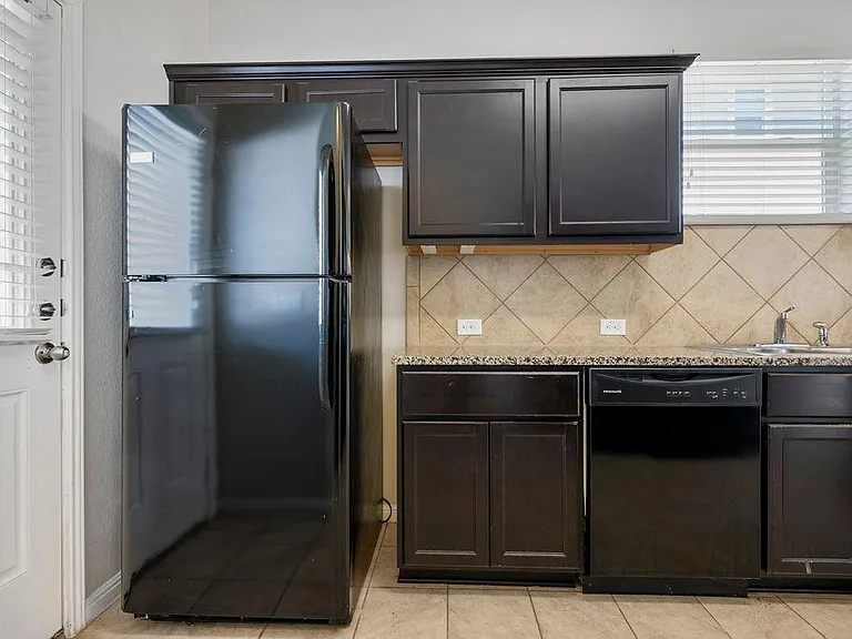 711 Katmai Cir — Photo 8