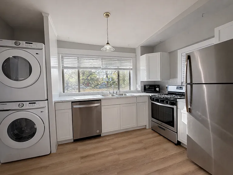 747 Barnett St NE #3 — Photo 4
