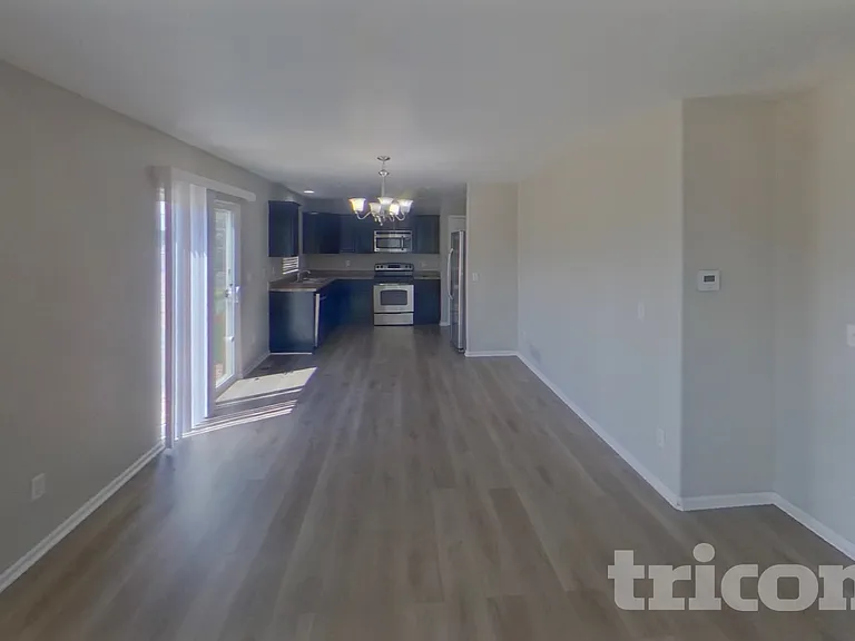 2728 Sierra Springs Dr — Photo 4