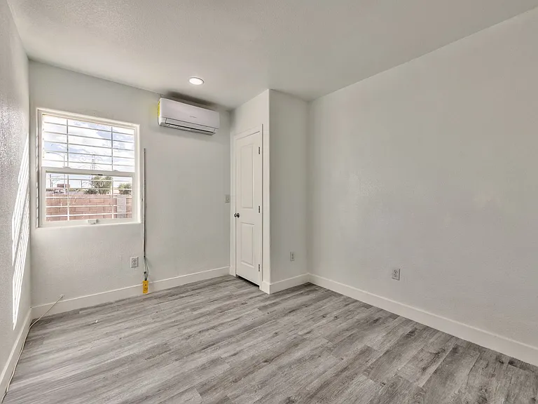 339 N 10th St — Photo 9